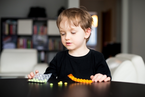 Regeringen vill ersätta det befintliga högkostnadsskyddet med det nya förslaget där medicinen blir gratis för alla barn. Foto: Shutterstock